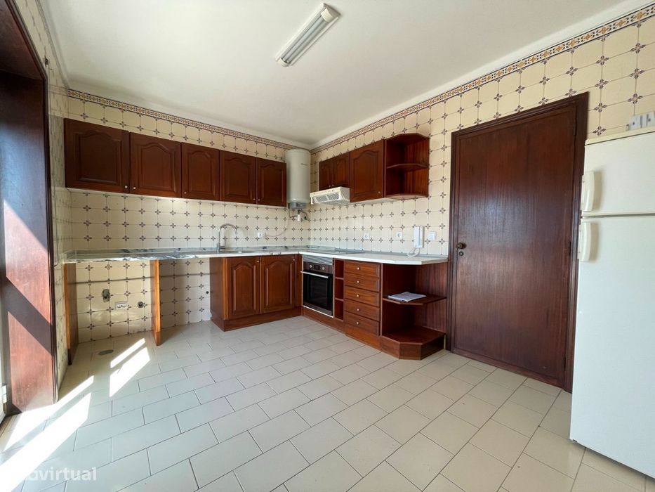 Apartamento T1 com terraço – próximo da CP