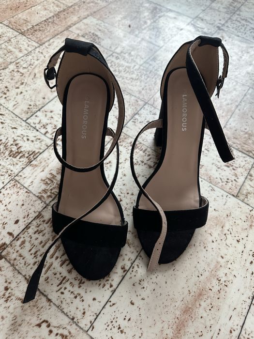 Продам босоножки на каблуке размер 38-39