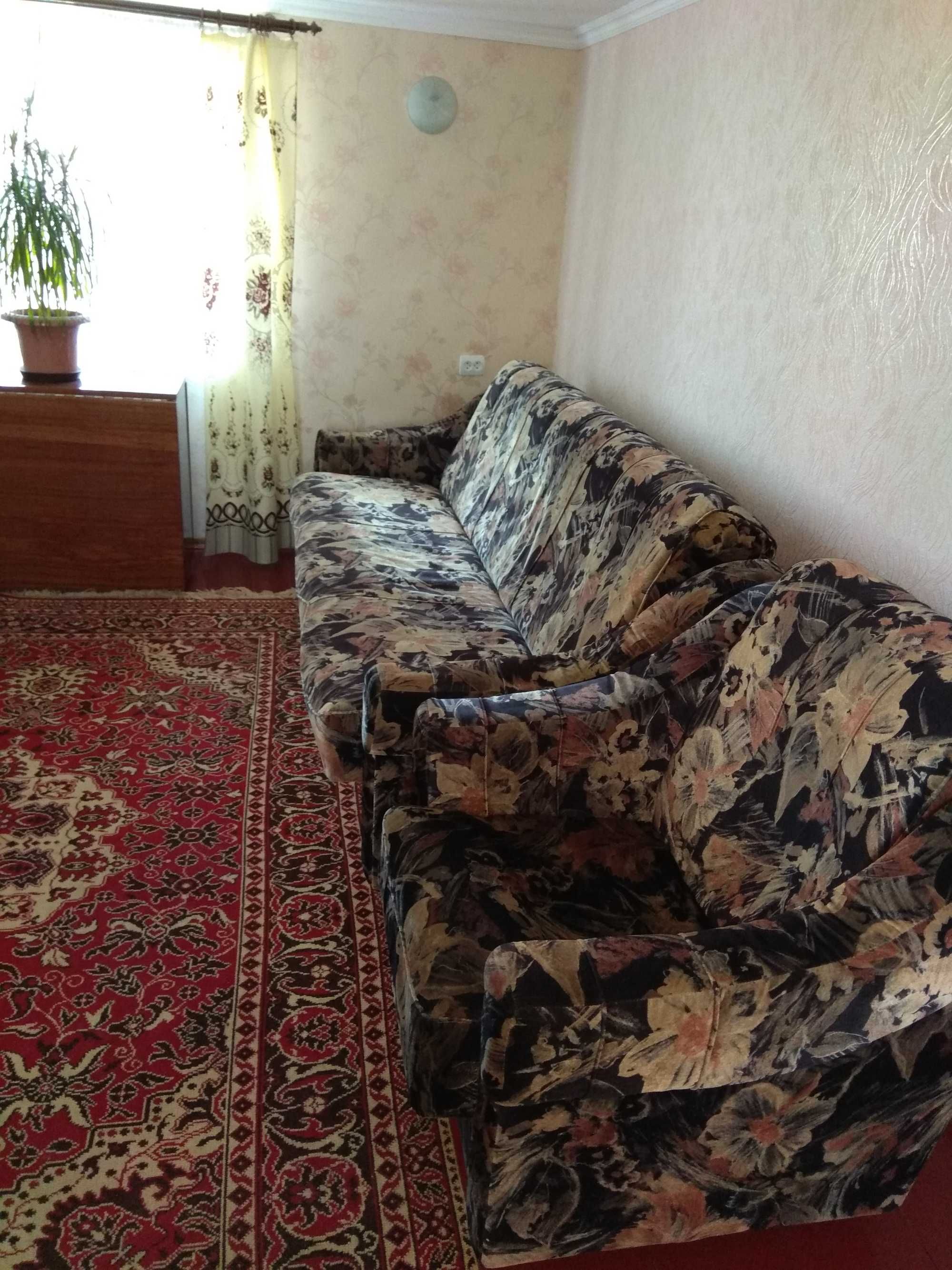 Затишне житло,поряд з Софієвкою та пед.університетом.
