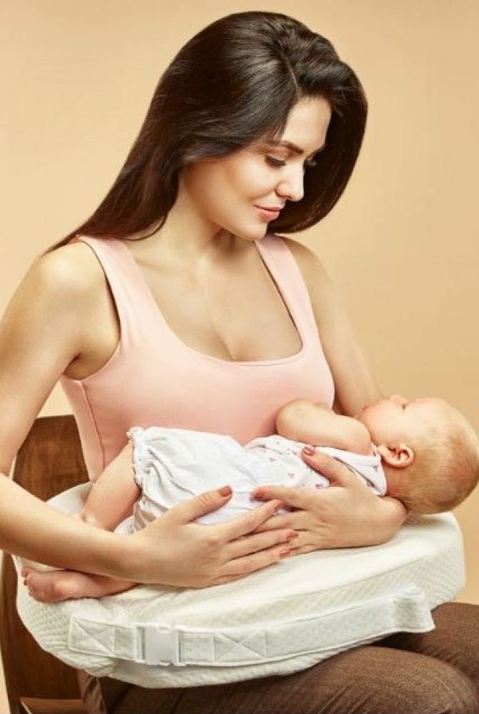 Подушка для підтримування новонародженого малюка - бежева