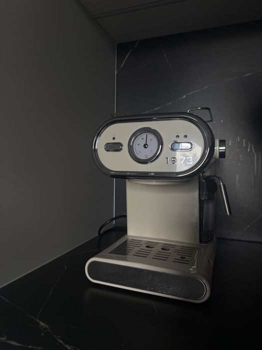 ekspres do kawy kolbowy silvercrest kremowy