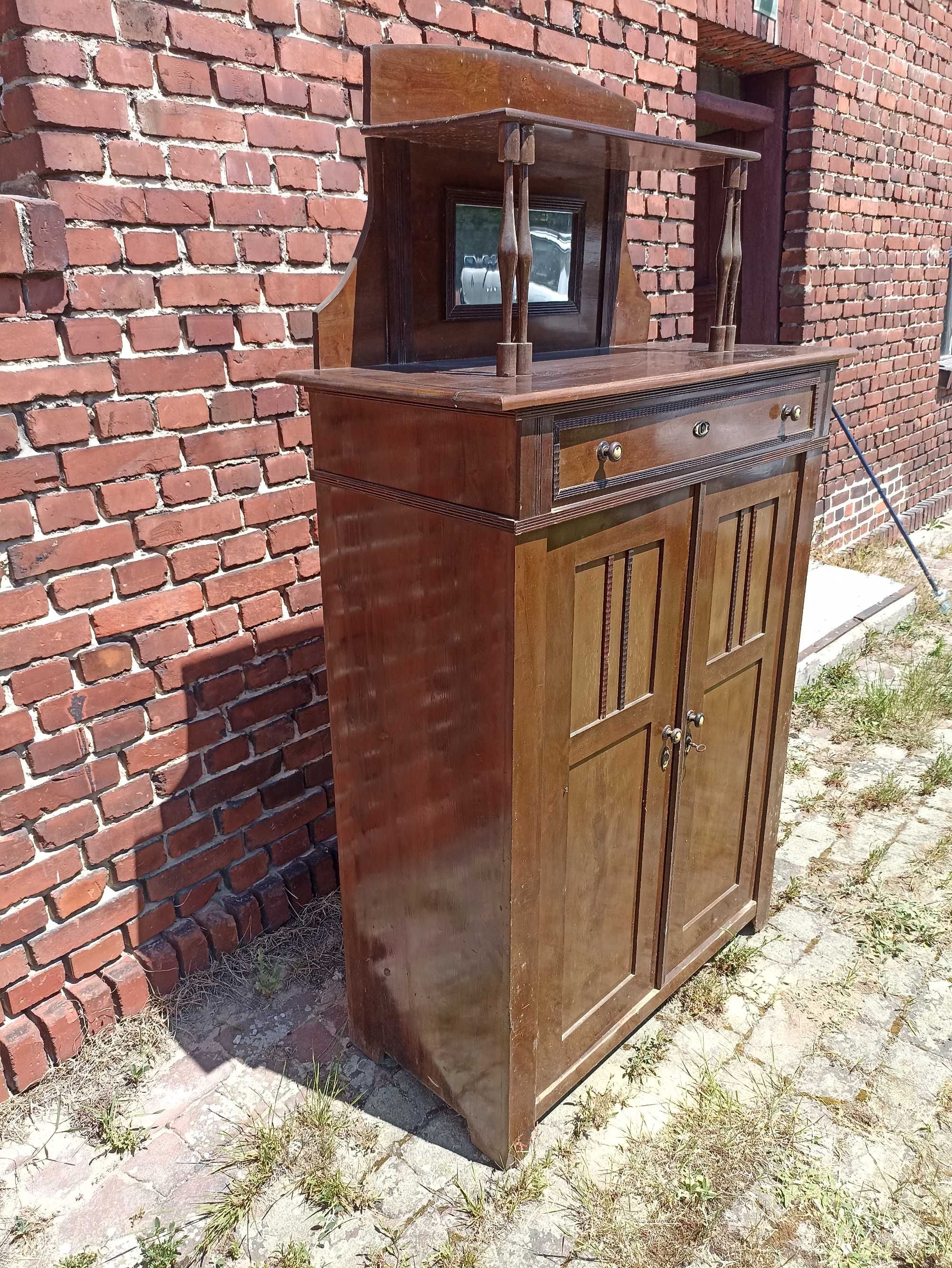 Antyczna komoda, bieliźniarka, kredens