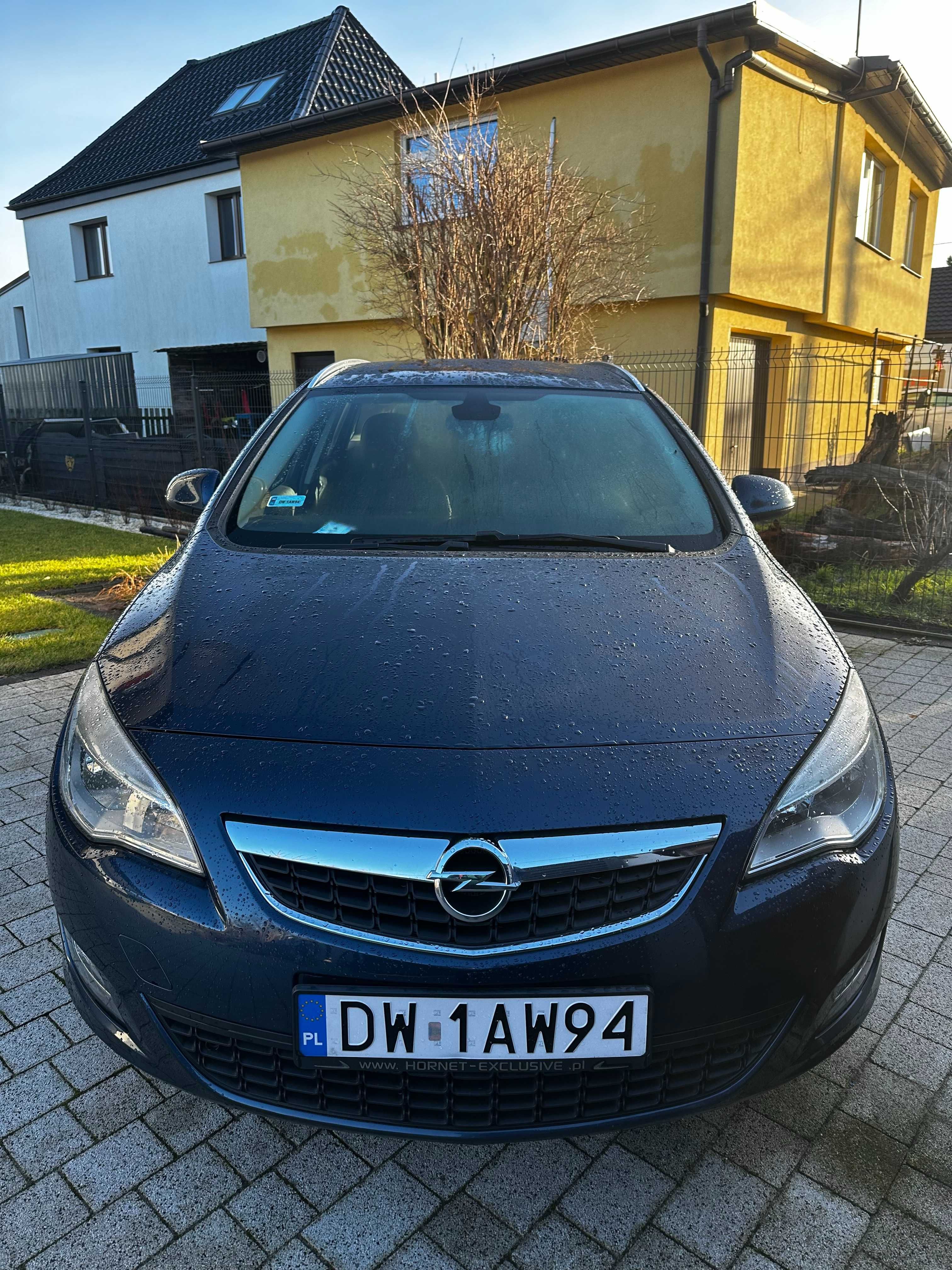 Opel Astra J (IV) 2011 r.