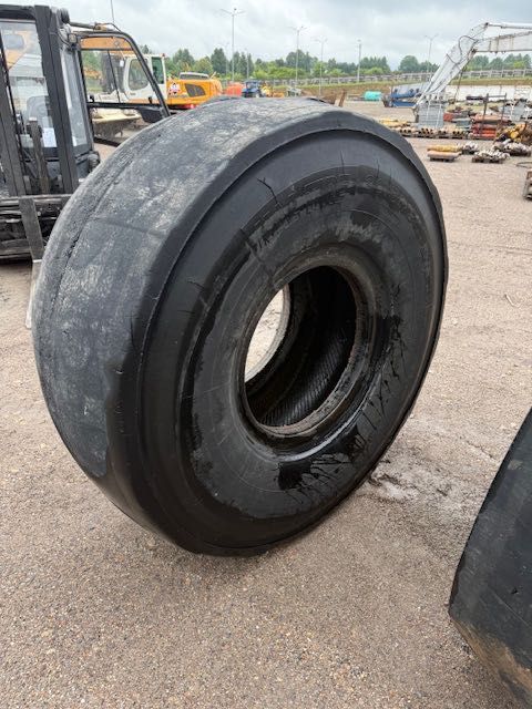 OPONA 26.5-25 karkas łysa michelin