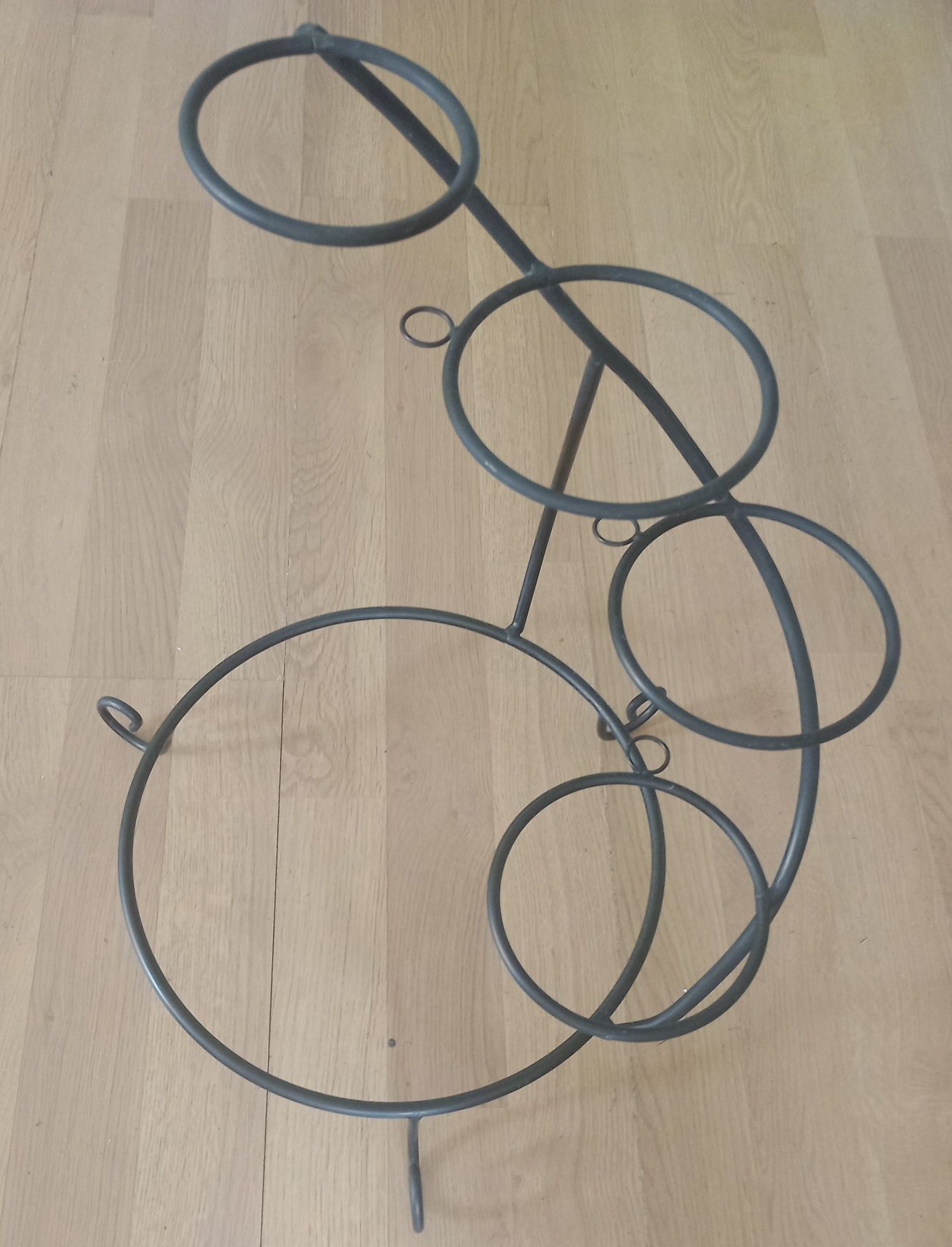 Metalowy kwietnik na 4 doniczki