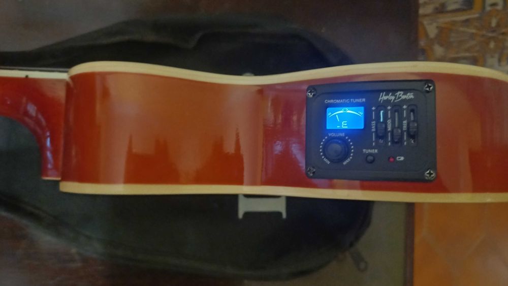 Ukulele Soprano Harley Benton  eletro-acústico + cordas AnueAnue