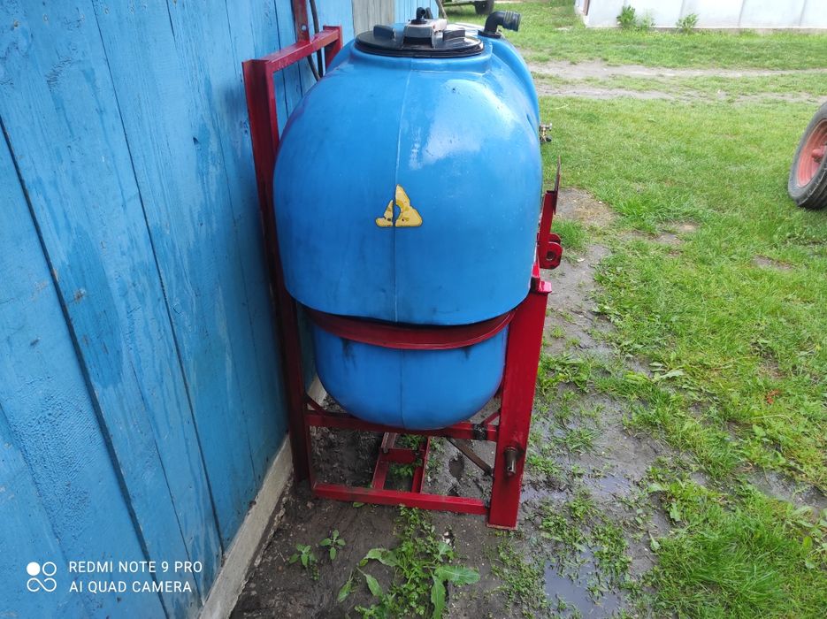 Продам бочку на 400 літрів  з рамкою