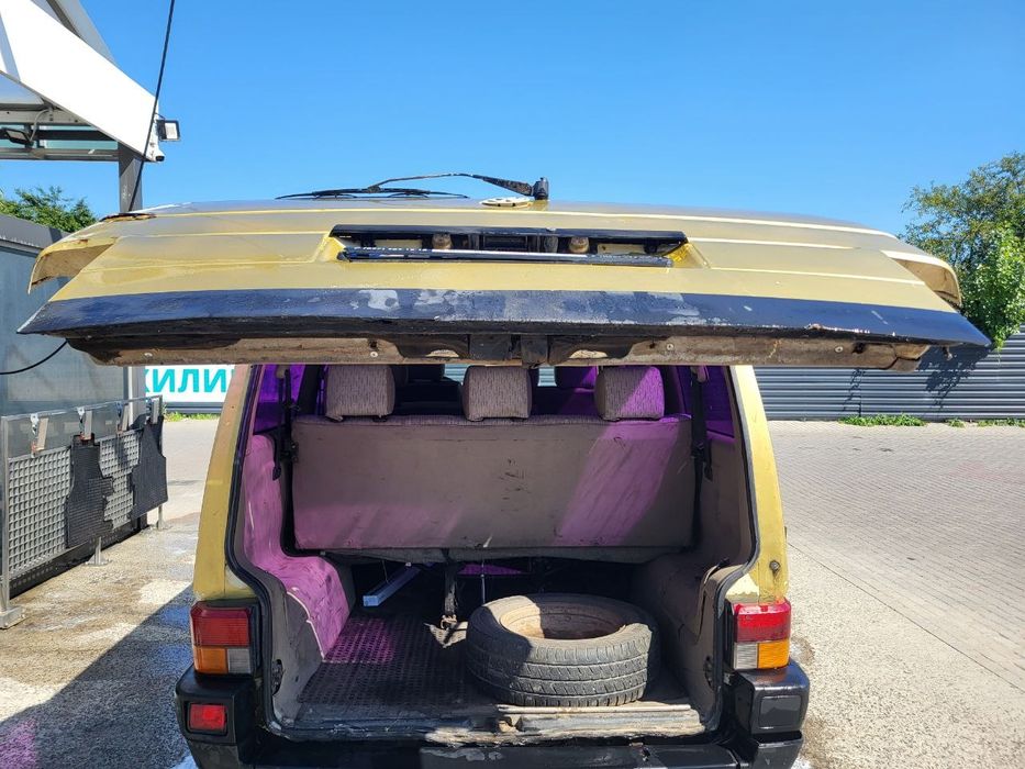 Продам автомобіль Volkswagen Caravella