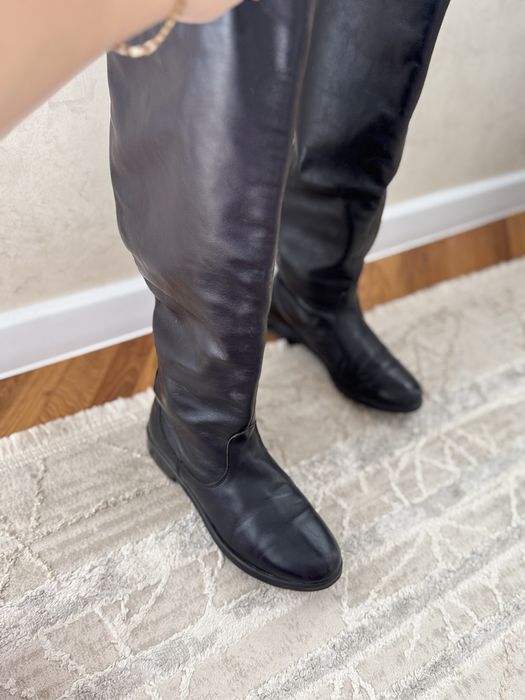 Шкіряні чоботи з високою халявою