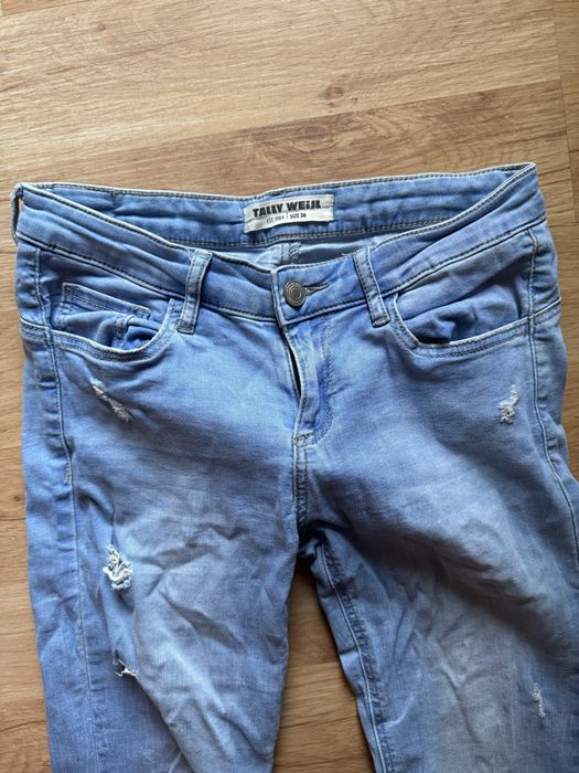 Jasne jeansy Push-up z dziurami przecierane Tally Weijl 36