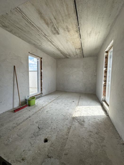 Таунхаус 140м2 з великим балконом і двома терасами на даху Крихівці