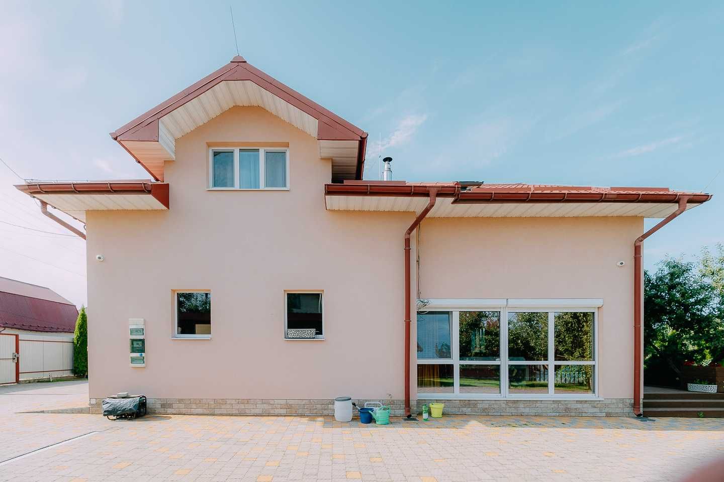 Продаж 2 поверхового будинку з гаражем і ділянкою на 18 соток