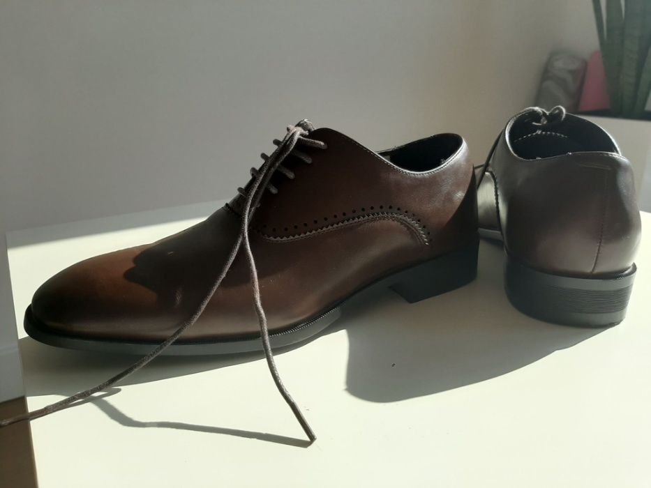 Eleganckie brązowe buty Burton, założone jeden raz, rozmiar 40