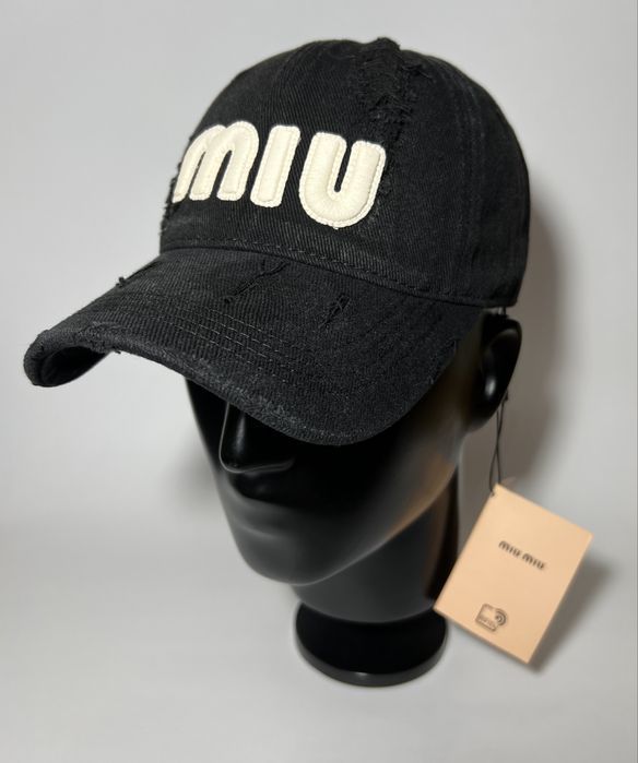 Кепка miu miu чорна беж