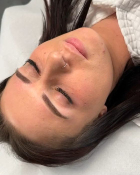 Makijaż permanentny brwi metodą OMBRE