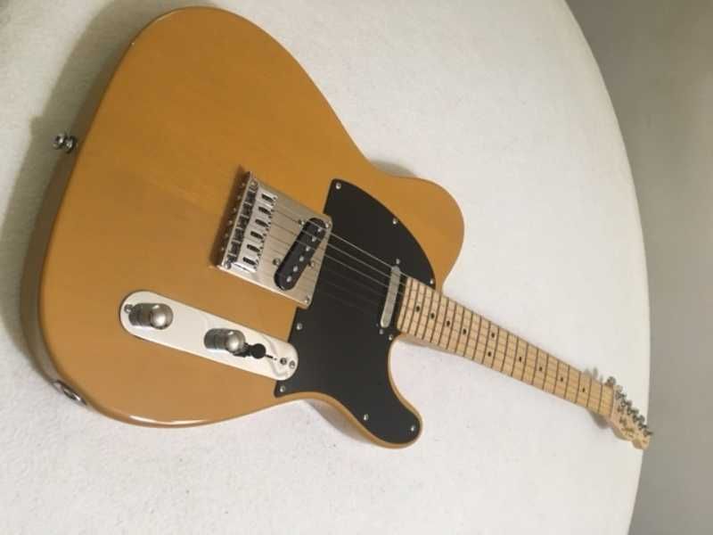 Kit de guitarra completo, de qualidade e em estado novo.