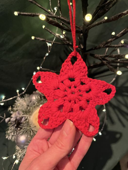 Вʼязана ялинкова іграшка