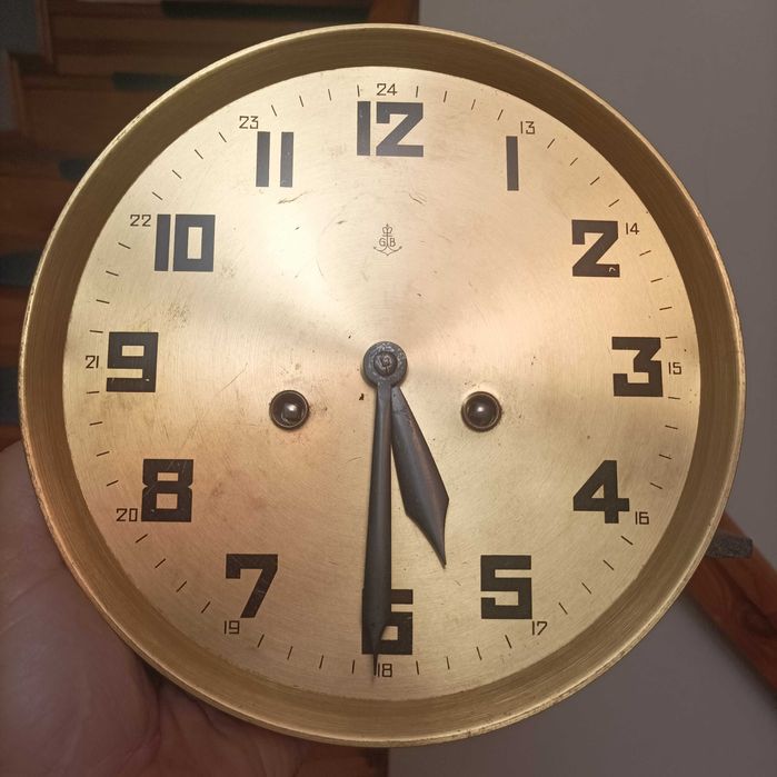 Stary zegar Babka Gustava Beckera