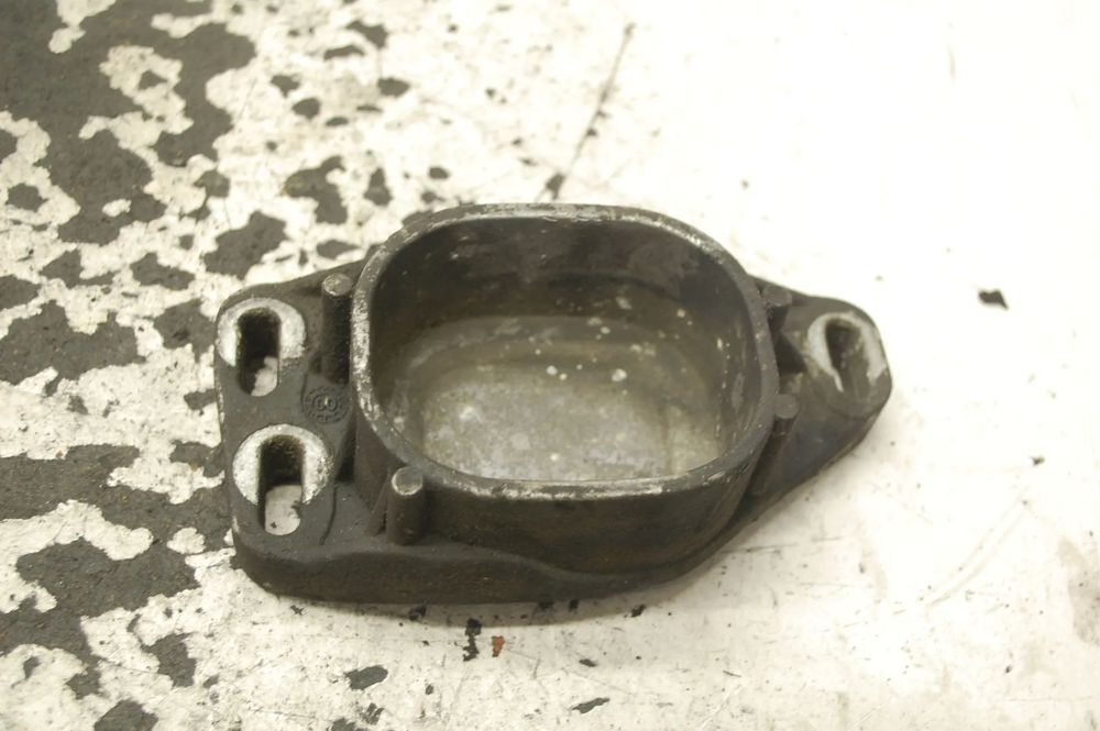 MOCOWANIE PODUSZKI SILNIKA 8E0199335K AUDI A4 B6 B7 1.6 1.8 2.0