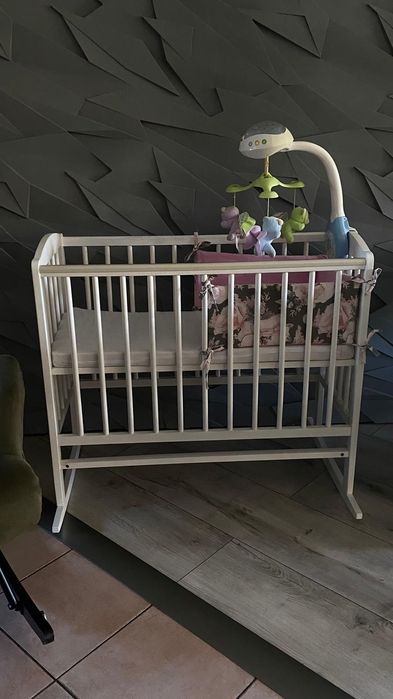 Sprzedam łóżeczko bujane wraz z akcesoriami