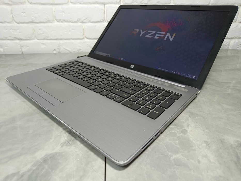 Ноутбук HP 250 G7 Ryzen 3 3200U AMD Vega 3 2GB 8GB DDR4 SSD M2 256GB