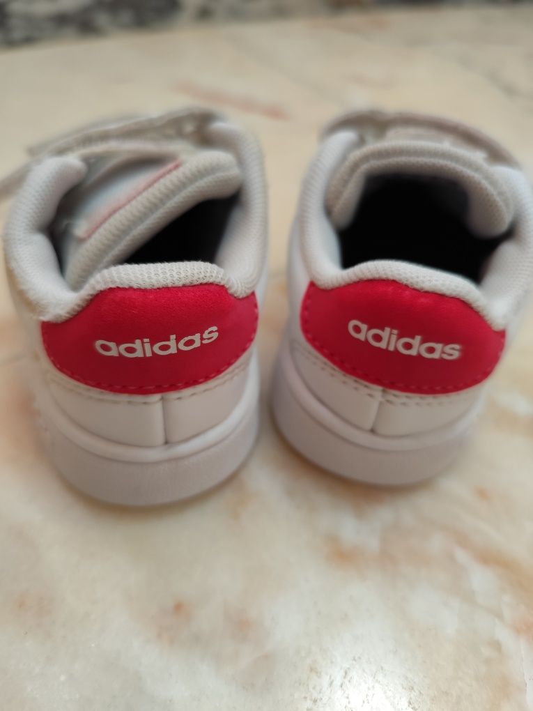 Sapatilhas adidas 23