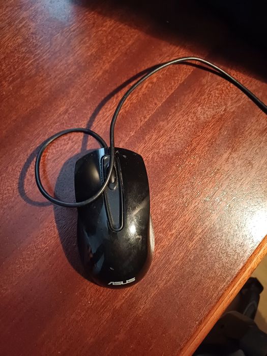 Torre de computador com monitor