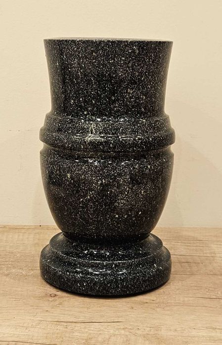 Wazon nagrobkowy cmentarny kamienny 26cm