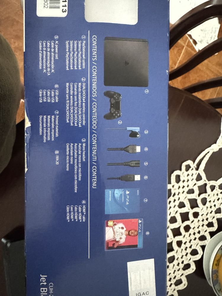 PS4 1TB, em perfeito estado