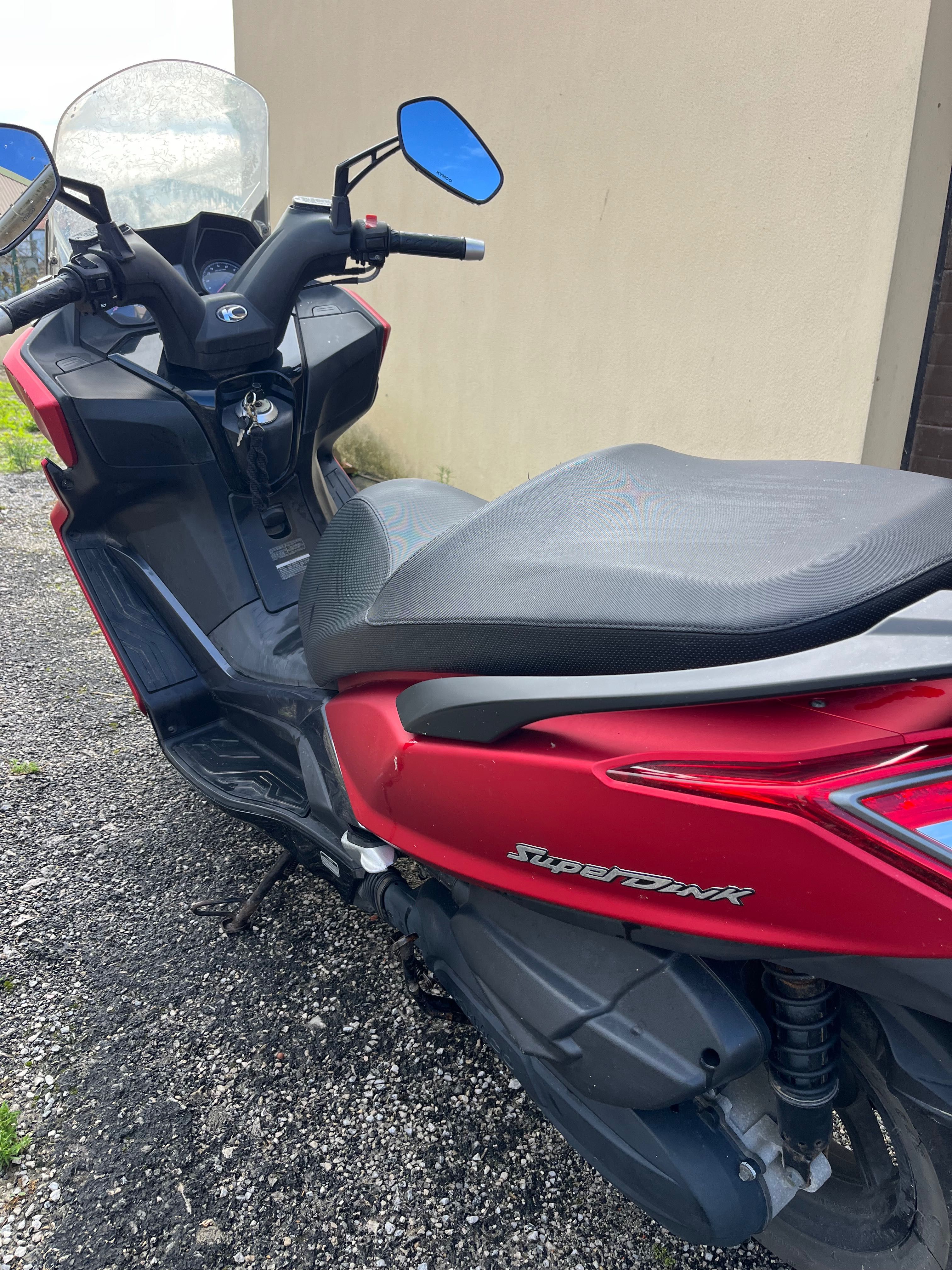 Vendo Moto Kynco SuperDink 125cc  com apenas 6.458kms