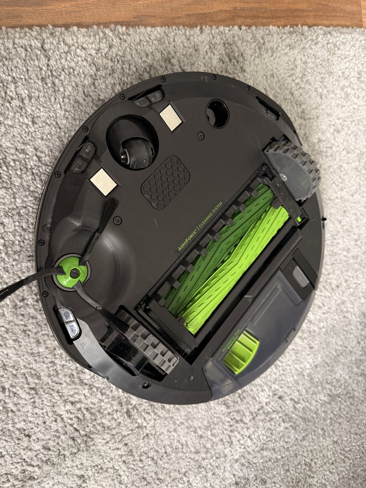 Robot roomba i5+
