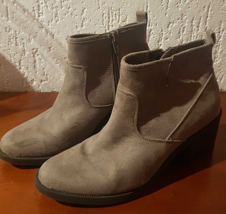 Botas 3 pares tamanho 37. Oportunidade 20€. Ver fotos