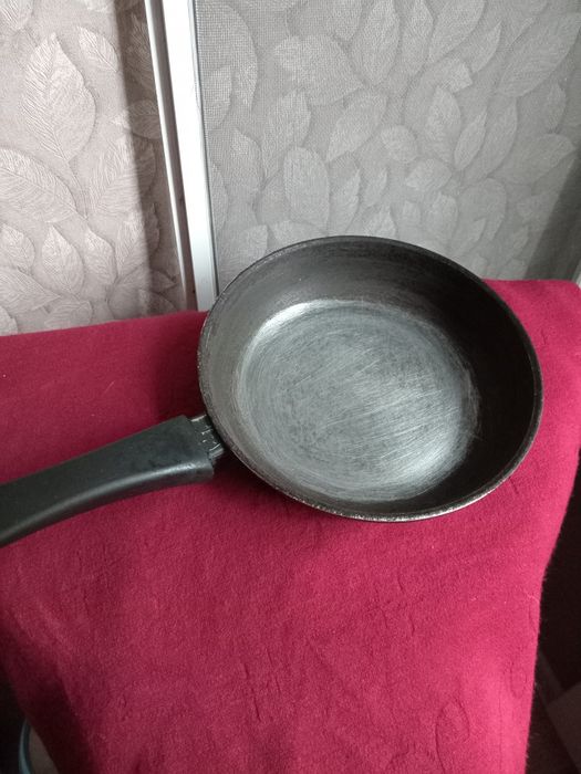 Сковорідки в гарному стані