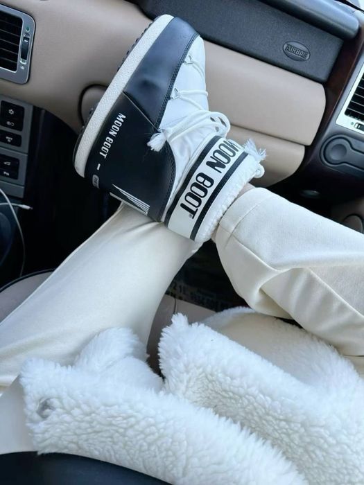 Зимові снігові чоботи жіночі мунбут Moon Boot білі унісекс