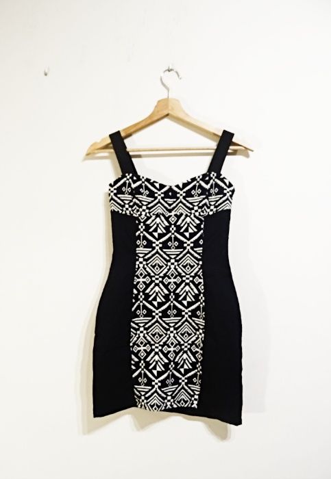 Sukienka H&M czarna biała wzory obcisła na ramiączkach 36 mini S