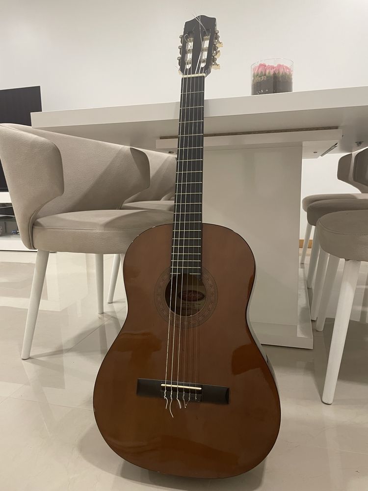 Guitarra com pouco uso