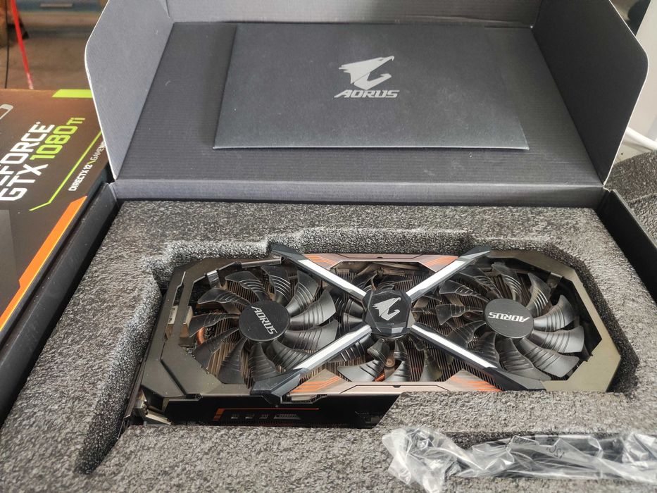 Gigabyte GeForce GTX 1080 TI AORUS в надзвичайно хорошому стані!