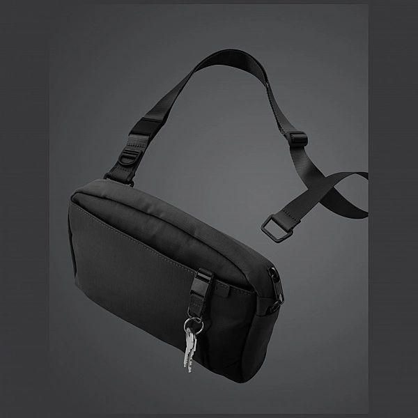 Torba UNIQ Arden Sling 2L - czarna