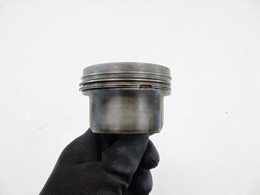 Tłok korbowód 1.8 20V Passat B5 Audi A4 B5 A6 C4