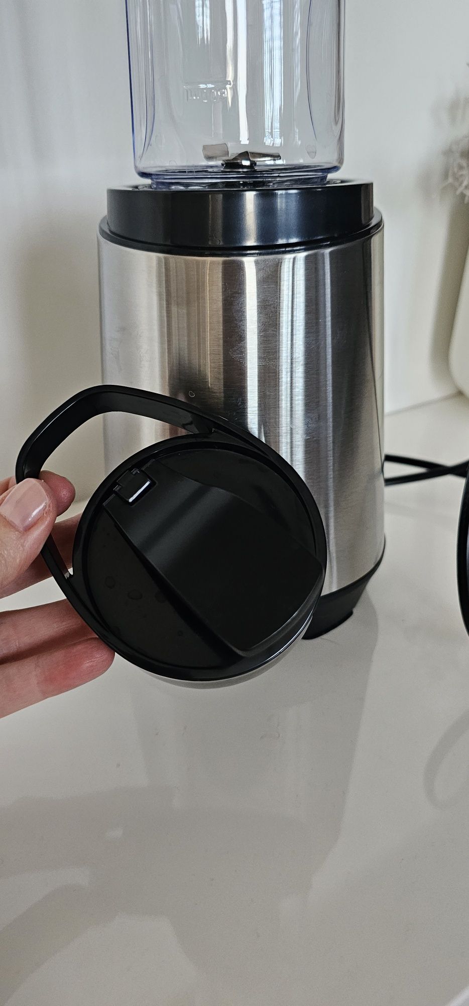 Nowy blender kilichowy z butelka Russell Hobbs
