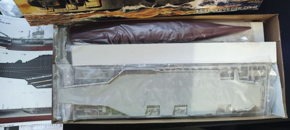 Model lotniskowca USS Nimitz CVN-68 Trumpeter + waloryzacja Eduard