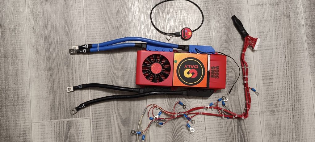 Плата Smart BMS Daly 16S 48 вольт 300А для LiFePO4 аккумуляторов.