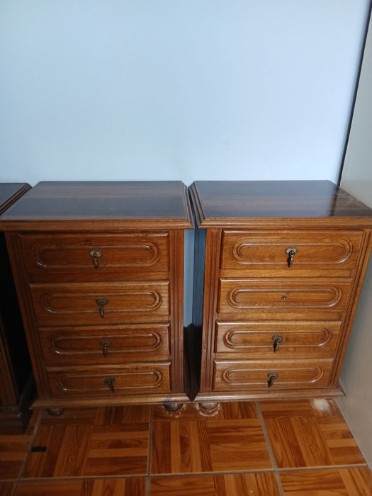 Mesinhas de cabeceira para restauro