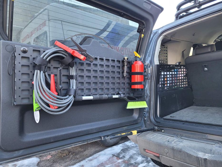 Toyota FJ Cruiser столик відкидний на задню дверку.