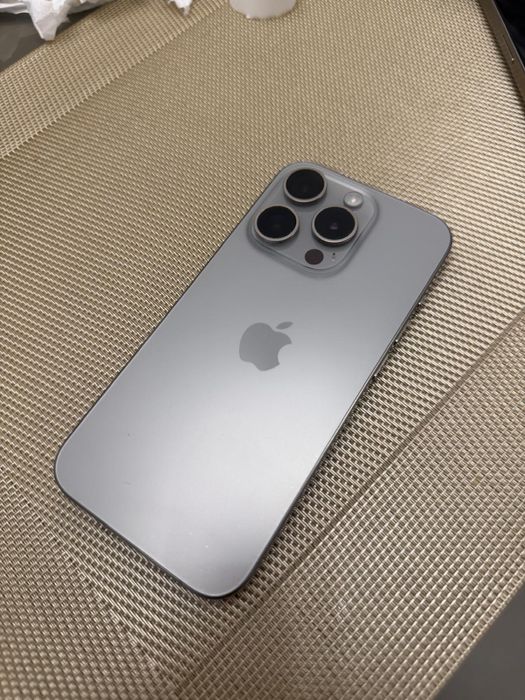 Iphone 15 pro natural titanium 93%baterii