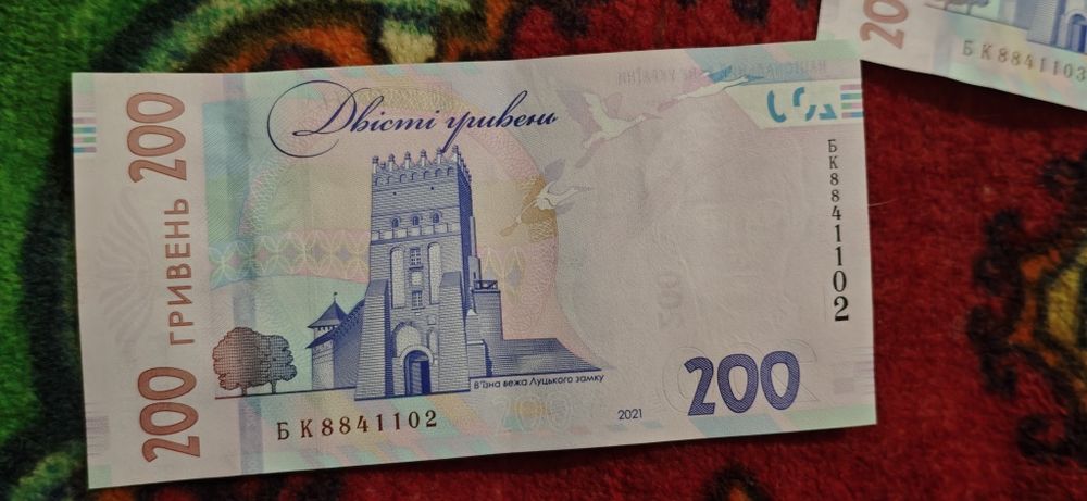 Продам купюри 200 грн