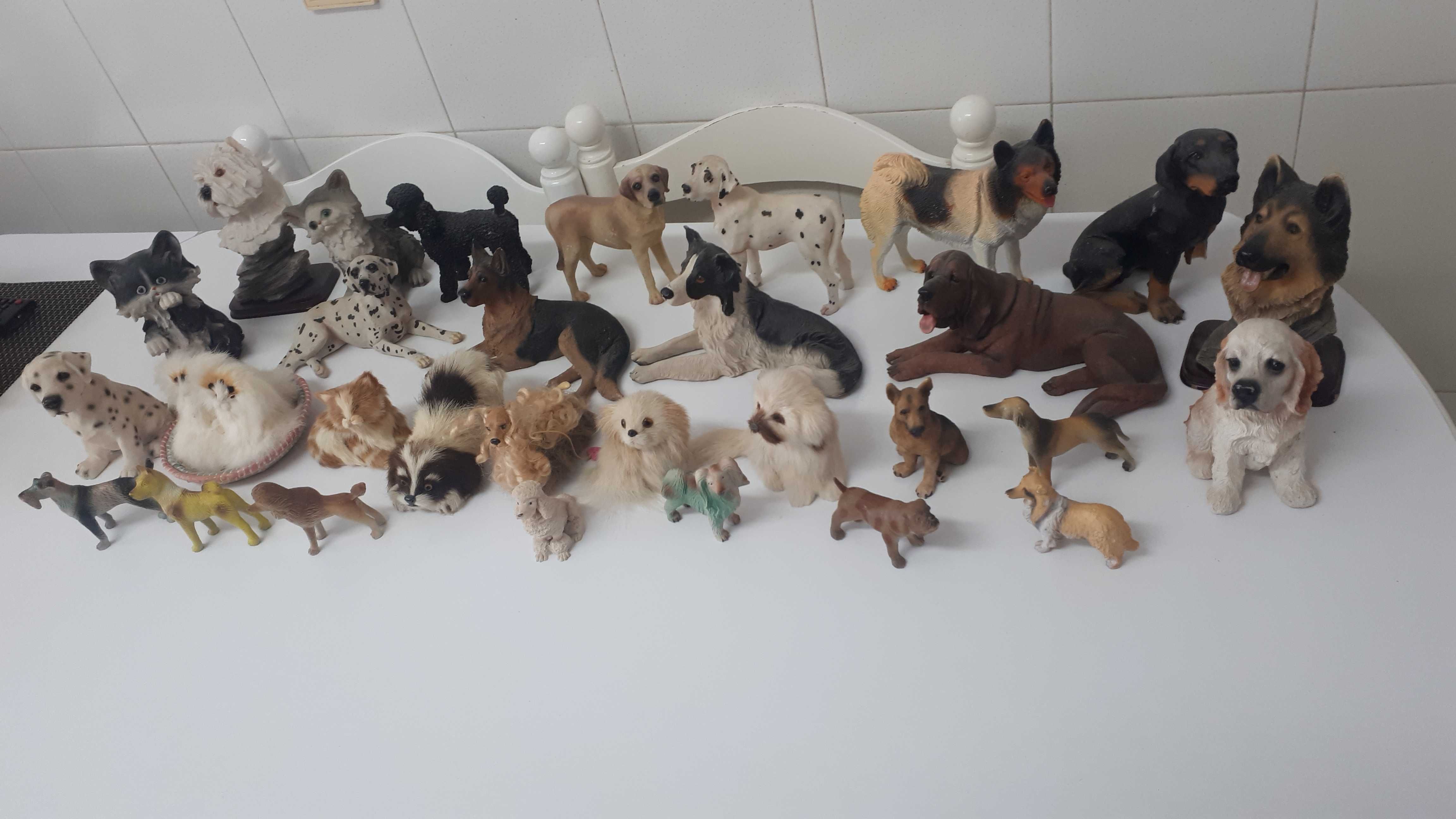 Estatuetas de cães e gatos 31 unidades