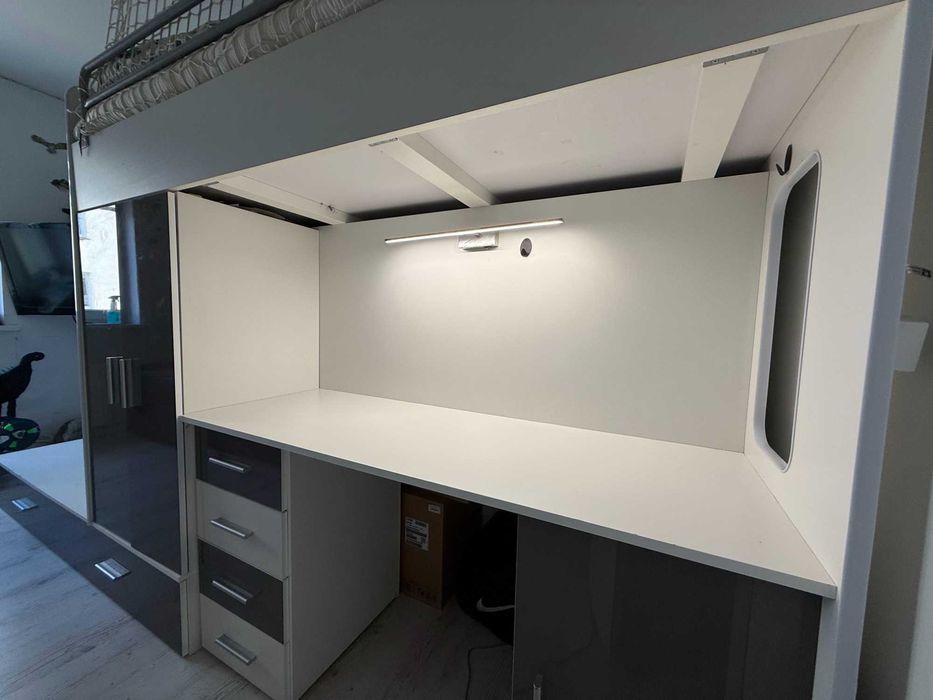 Wielofunkcyjne łóżko piętrowe +biurko, półki, schowki i LED w zestawie