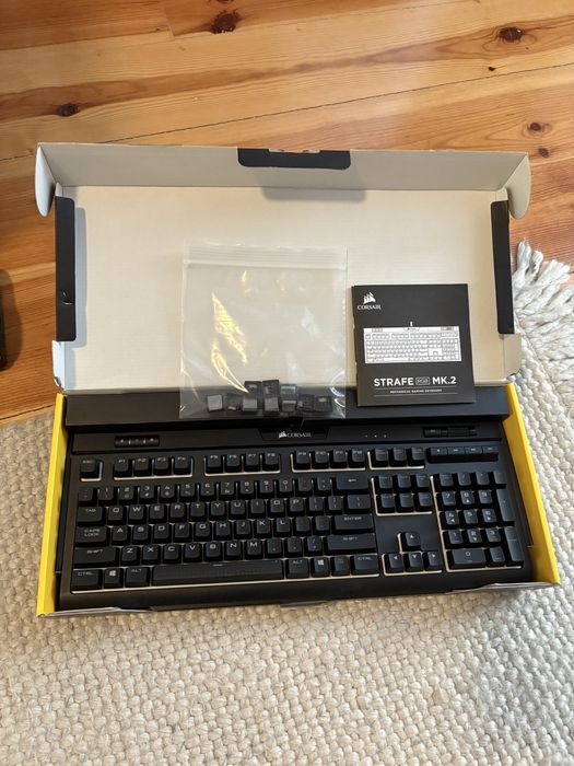 Corsair Strafe RGB MK.2 mechsnical Gaming Keyboard/ Teclado Mecanico