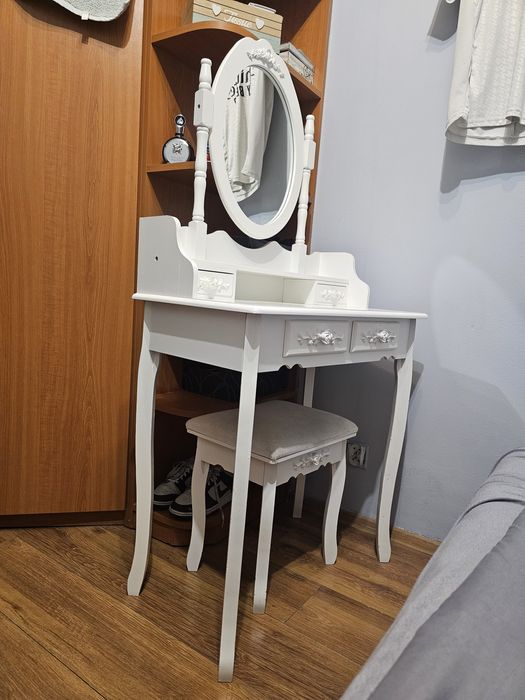Toaletka z lustrem+ krzeslo do maekup makijazu jako biurko roznordony